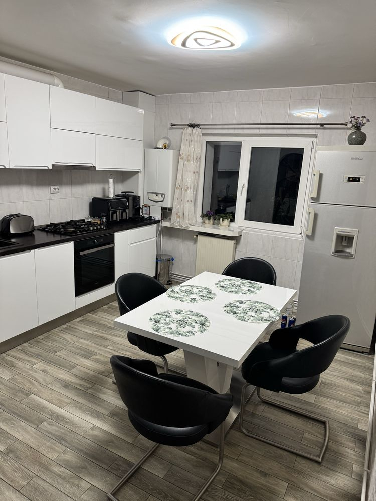 Apartament 3 camere renovat intrare Racadau