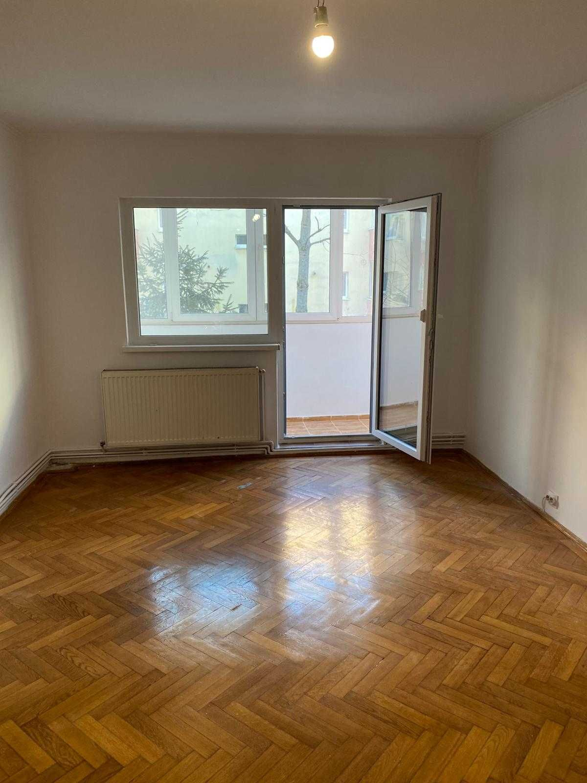 Apartament 3 camere, 2 bai, etajul 1 Carpatilor