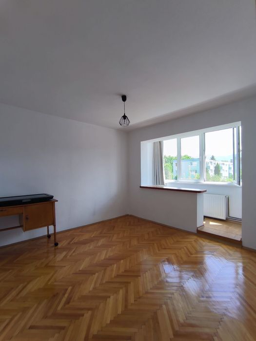 Apartament 3 camere etaj intermediar zona Gemenii