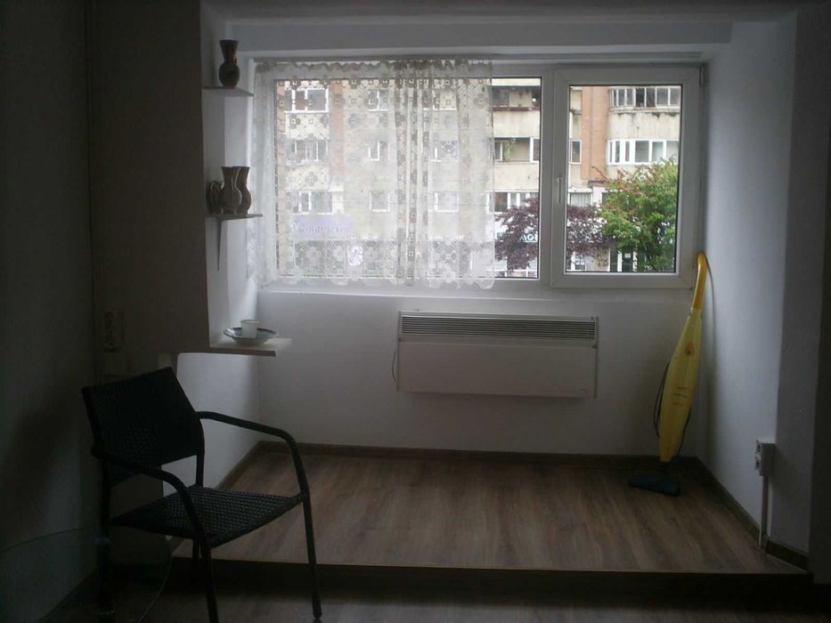 Garsoniera zona Centrul Civic- Toamnei