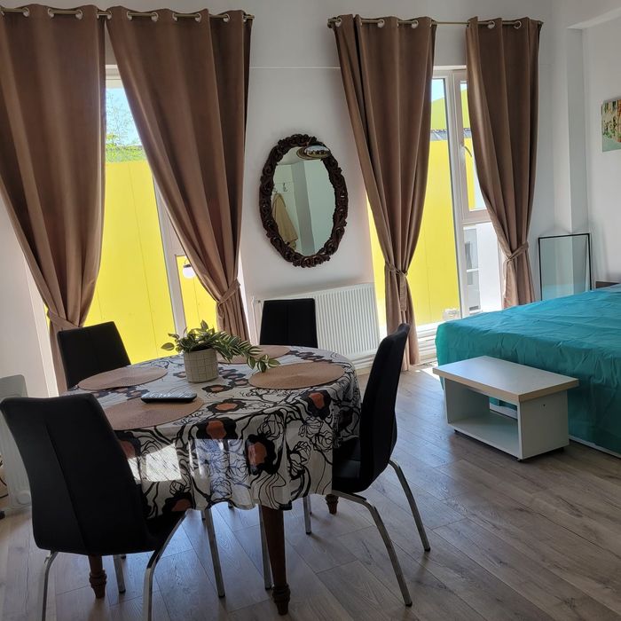 Garsoniera decomandata zona Astra