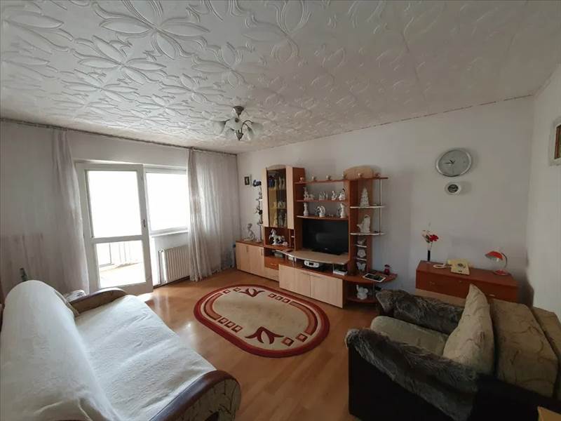 Apartament 2 decomandat  ,etajul 1, intrare Racadau-Carpatilor
