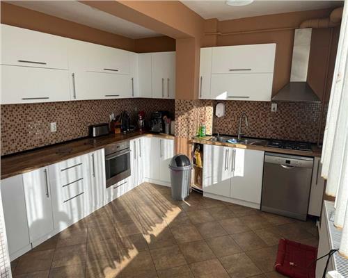 Apartament 3 camere decomandat suprafata mare