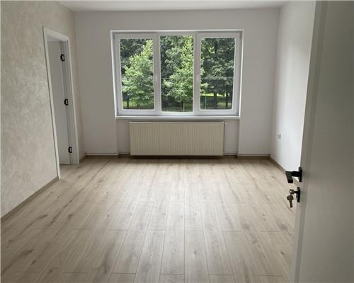 Apartament 4 camere decomandat etajul 1 Tractorul