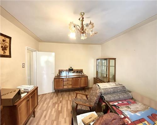 Apartament 3 camere decomandat, etajul 2 Centrul Civic