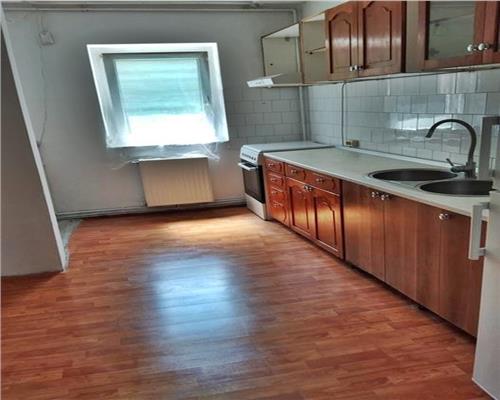 Apartament 3 camere decomandat etajul 1 Judetean