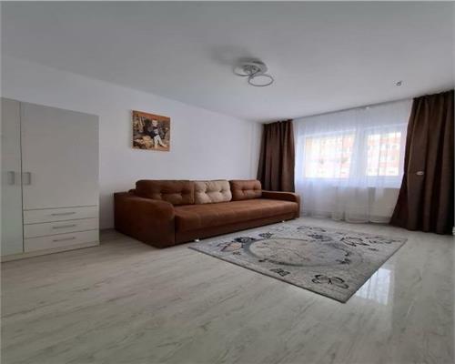 Apartament 3 camere decomandat etaj intermediar Racadau