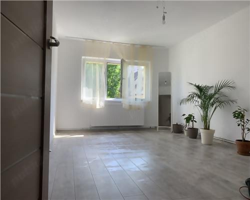 Apartament 3 camere decomandat renovat zona Judetean