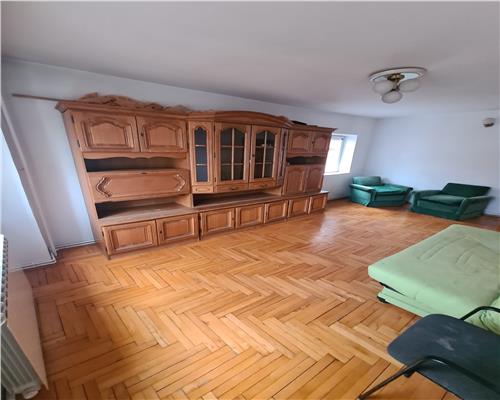 Apartament 3 camere, 2 bai, etaj intermediar intrare Racadau
