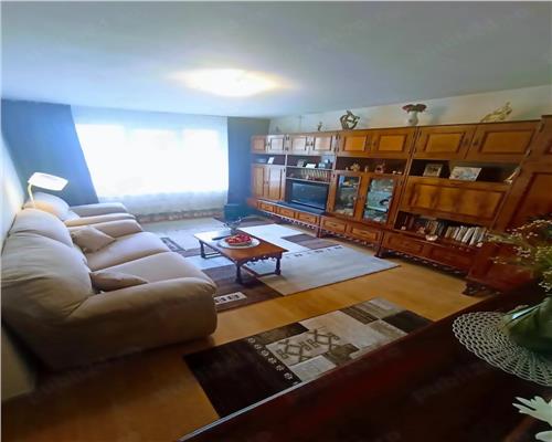 Apartament 3 camere decomandat Tractorul