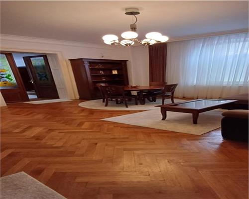 Apartament 3 camere etajul 1 Centrul Istoric