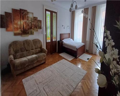 Apartament 3 camere etajul 1 Centrul Istoric
