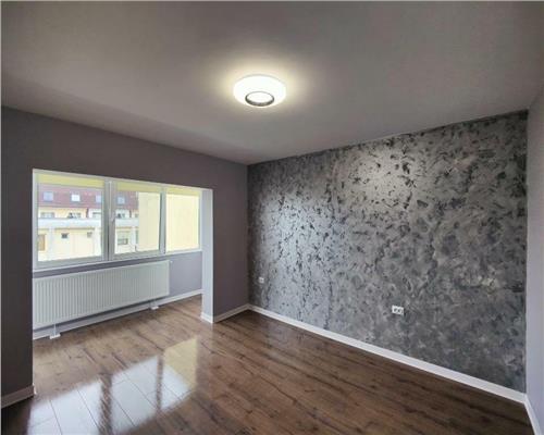 Apartament 2 camere decomandat renovat zona Carpatilor