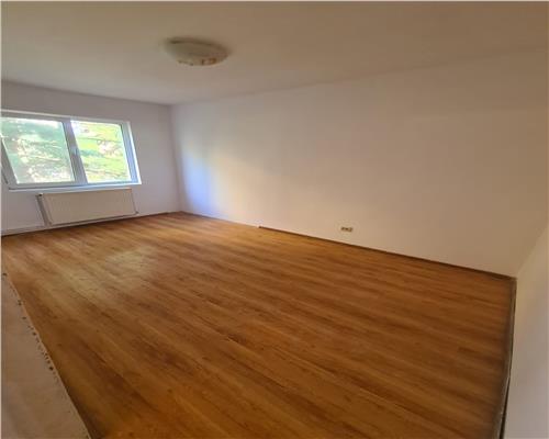 Apartament 3 camere etaj intermediar Calea Bucuresti