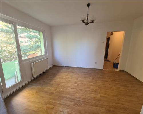 Apartament 3 camere etaj intermediar Calea Bucuresti