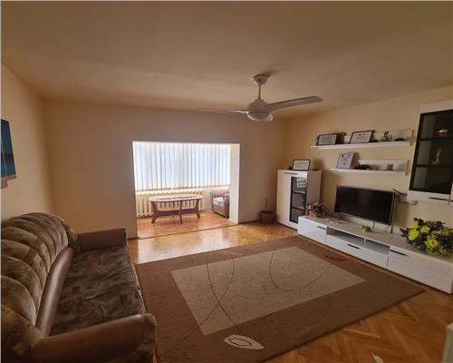 Apartament 3 camere decomandat Centrul Civic