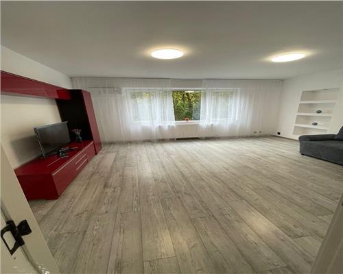 Apartament 4 camere structura mare Zona Centrul Civic