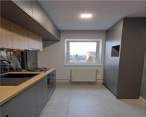 Apartament 2 camere renovat, etaj intermediar, Bartolomeu