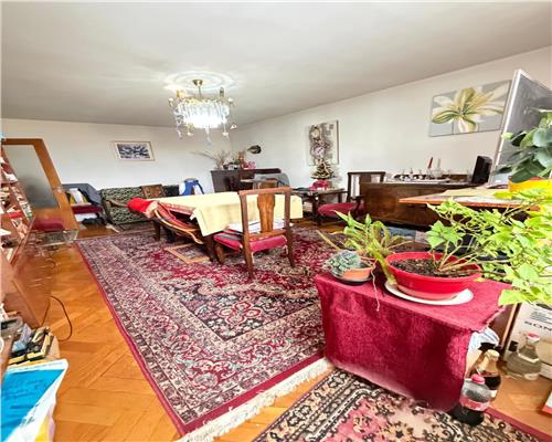 Apartament 3 camere zona Calea Bucuresti Berzei