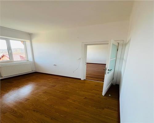 Apartament 2 camere etaj intermediar Centrul Civic