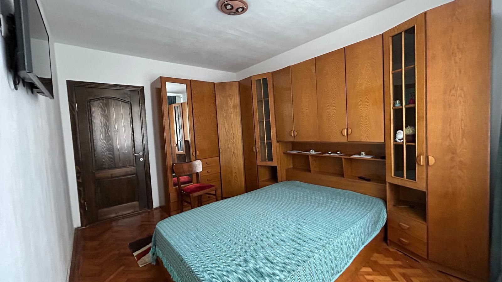 Apartament 3 camere zona Vlahuta
